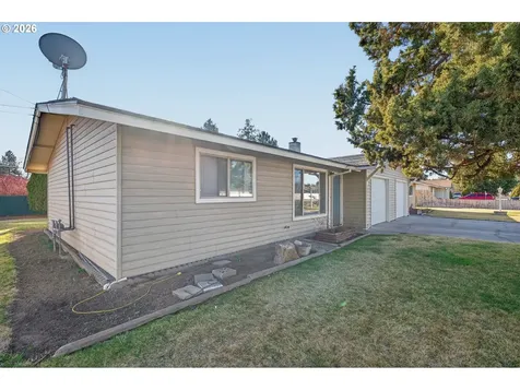 2412 SW Wickiup Avenue Redmond OR 97756