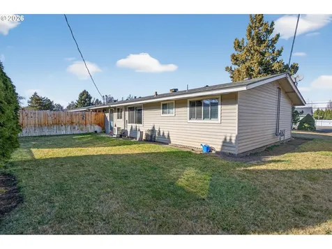 2412 SW Wickiup Avenue Redmond OR 97756