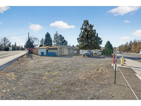 2412 SW Wickiup Avenue Redmond OR 97756