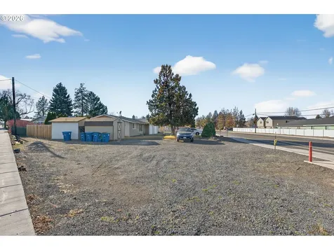 2412 SW Wickiup Avenue Redmond OR 97756