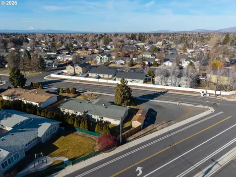 2412 SW Wickiup Avenue Redmond OR 97756