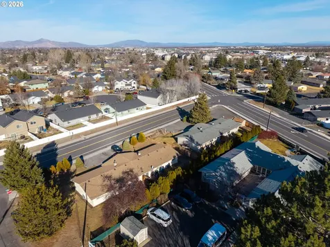 2412 SW Wickiup Avenue Redmond OR 97756