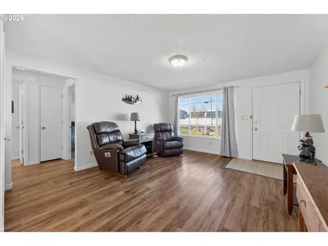 2412 SW Wickiup Avenue Redmond OR 97756