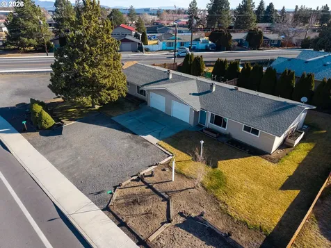 2412 SW Wickiup Avenue Redmond OR 97756
