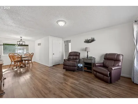 2412 SW Wickiup Avenue Redmond OR 97756