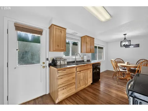 2412 SW Wickiup Avenue Redmond OR 97756