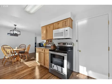 2412 SW Wickiup Avenue Redmond OR 97756