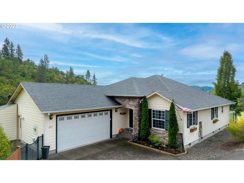 1757 Ne Shale Court Roseburg OR 97470