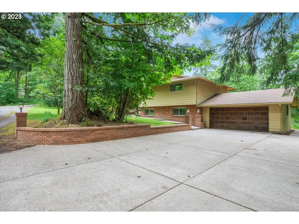 9101 Se Wooded Hills Court Damascus OR 97089