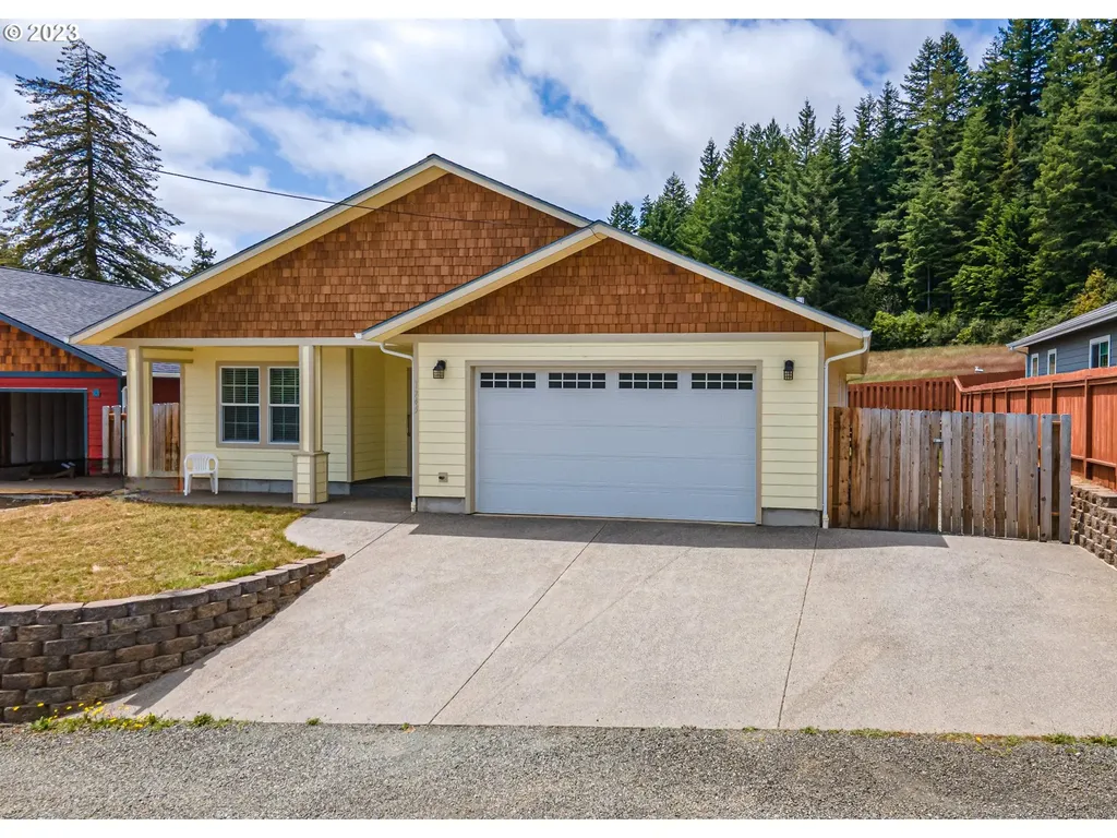 1745 N Grape Court Coquille OR 97423
