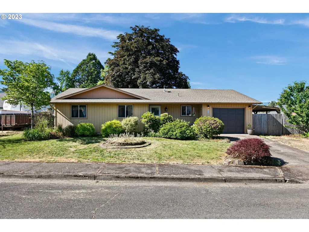 20 Loftus Avenue Lowell OR 97452