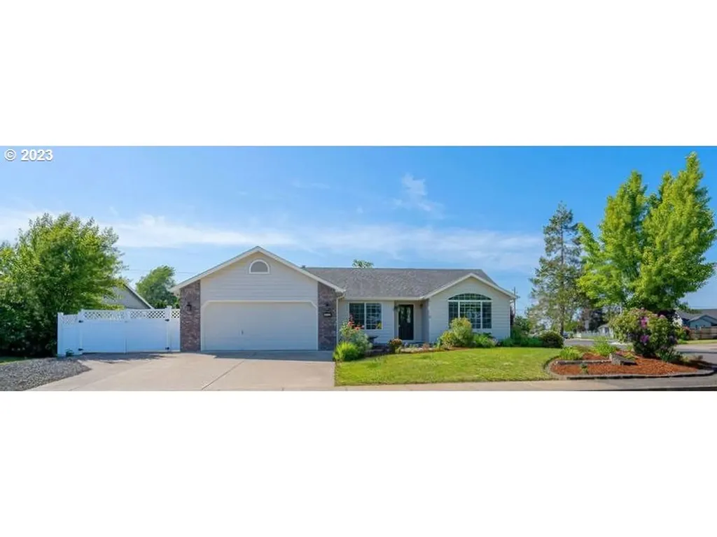 912 Red Clover Court Harrisburg OR 97446
