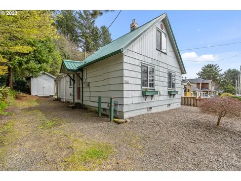 2744 Sw Coast Avenue Lincoln City OR 97367