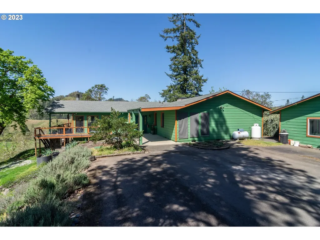 450 Woodland Drive Winston OR 97496