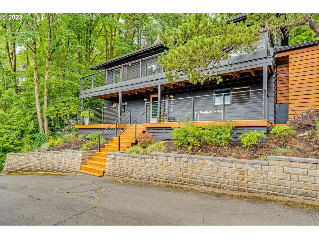 6939 S Corbett Avenue Portland OR 97219