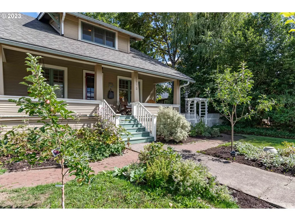 1975 Harris Street Eugene OR 97405
