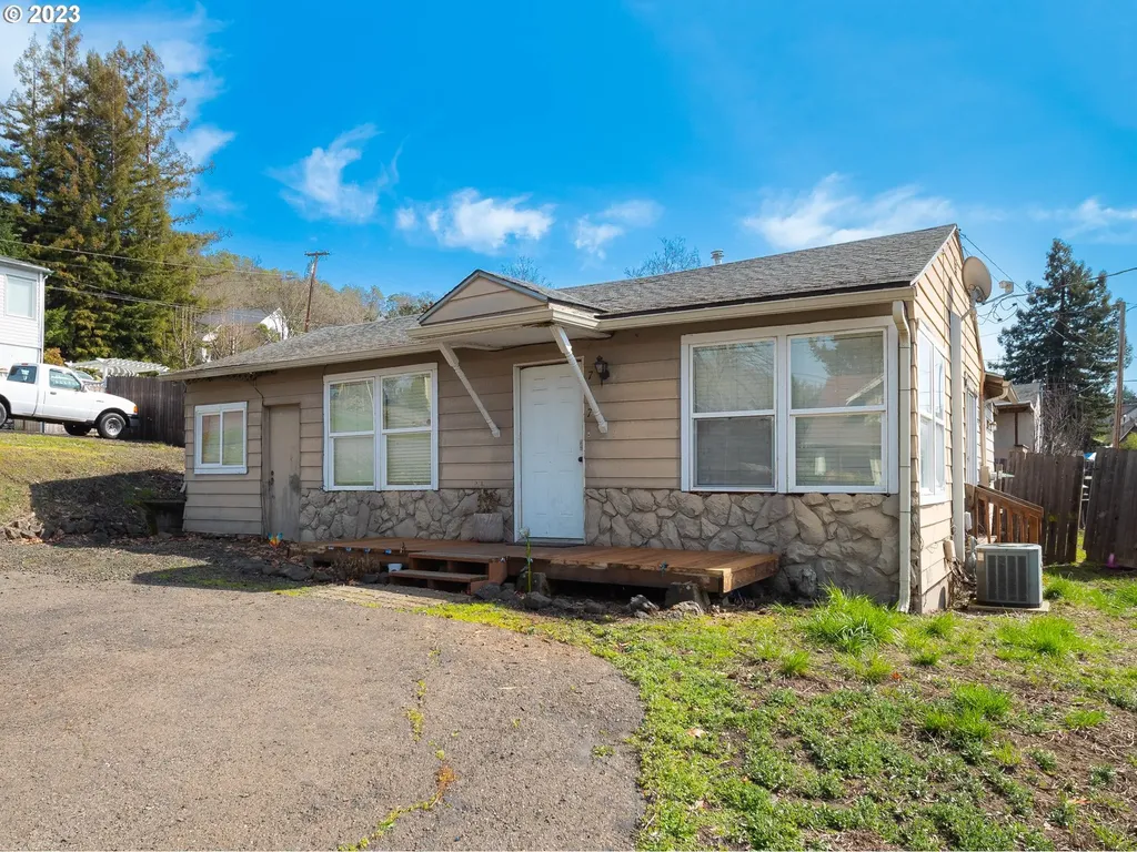 747 Ne Jackson Street Roseburg OR 97470