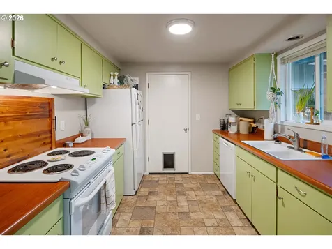2495 Jeppesen Acres Road Eugene OR 97401