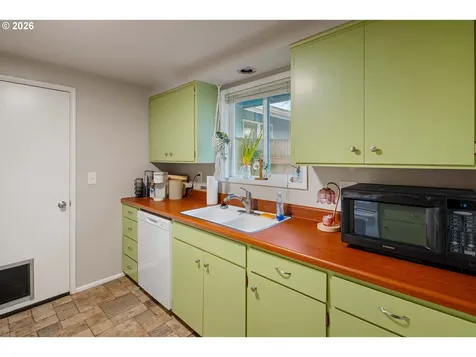 2495 Jeppesen Acres Road Eugene OR 97401