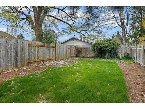 2495 Jeppesen Acres Road Eugene OR 97401