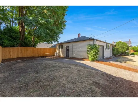 2212 NE Sumner Street Portland OR 97211