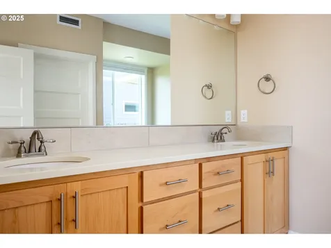1203 S 44th Avenue Ridgefield WA 98642