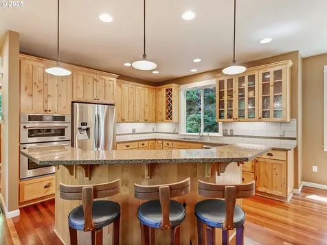 5912 SW Yamhill Street Portland OR 97221