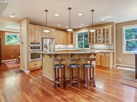 5912 SW Yamhill Street Portland OR 97221