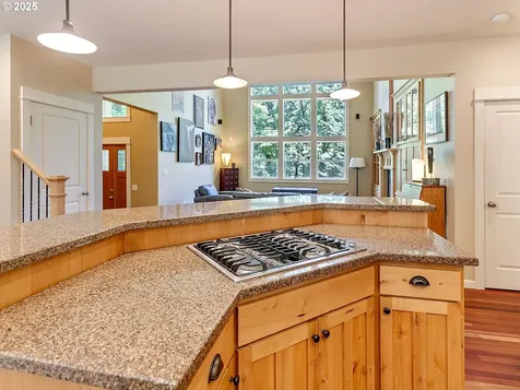 5912 SW Yamhill Street Portland OR 97221
