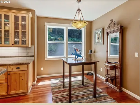 5912 SW Yamhill Street Portland OR 97221