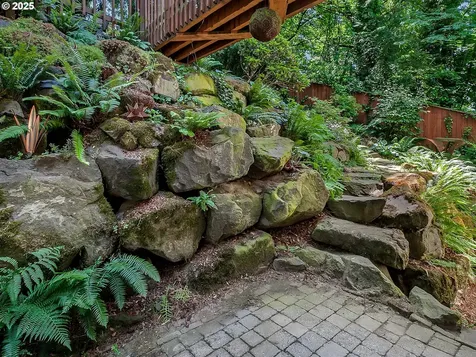 5912 SW Yamhill Street Portland OR 97221