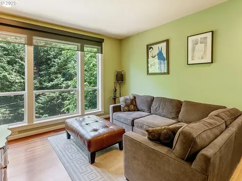 5912 SW Yamhill Street Portland OR 97221