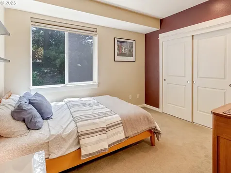 5912 SW Yamhill Street Portland OR 97221