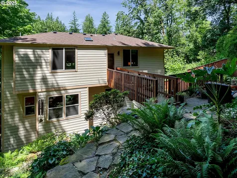 5912 SW Yamhill Street Portland OR 97221