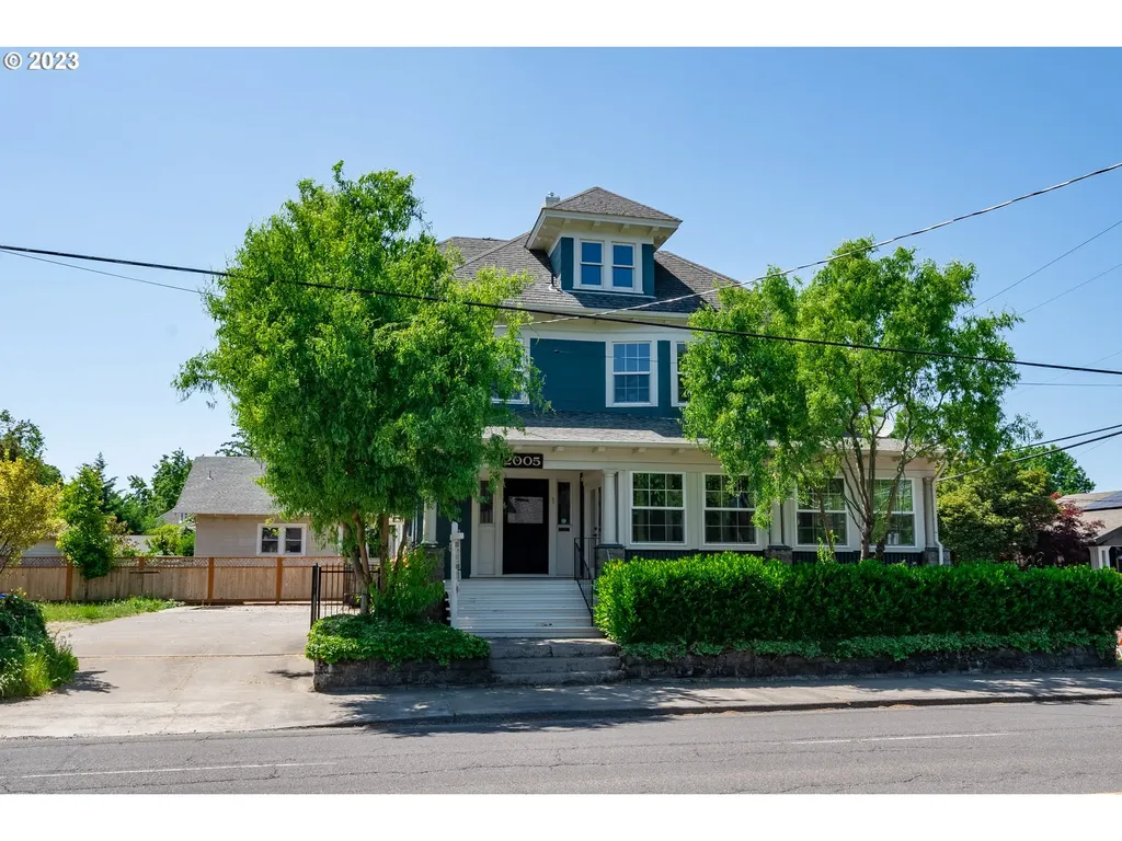 2005 Se Cesar E Chavez Boulevard Portland OR 97214