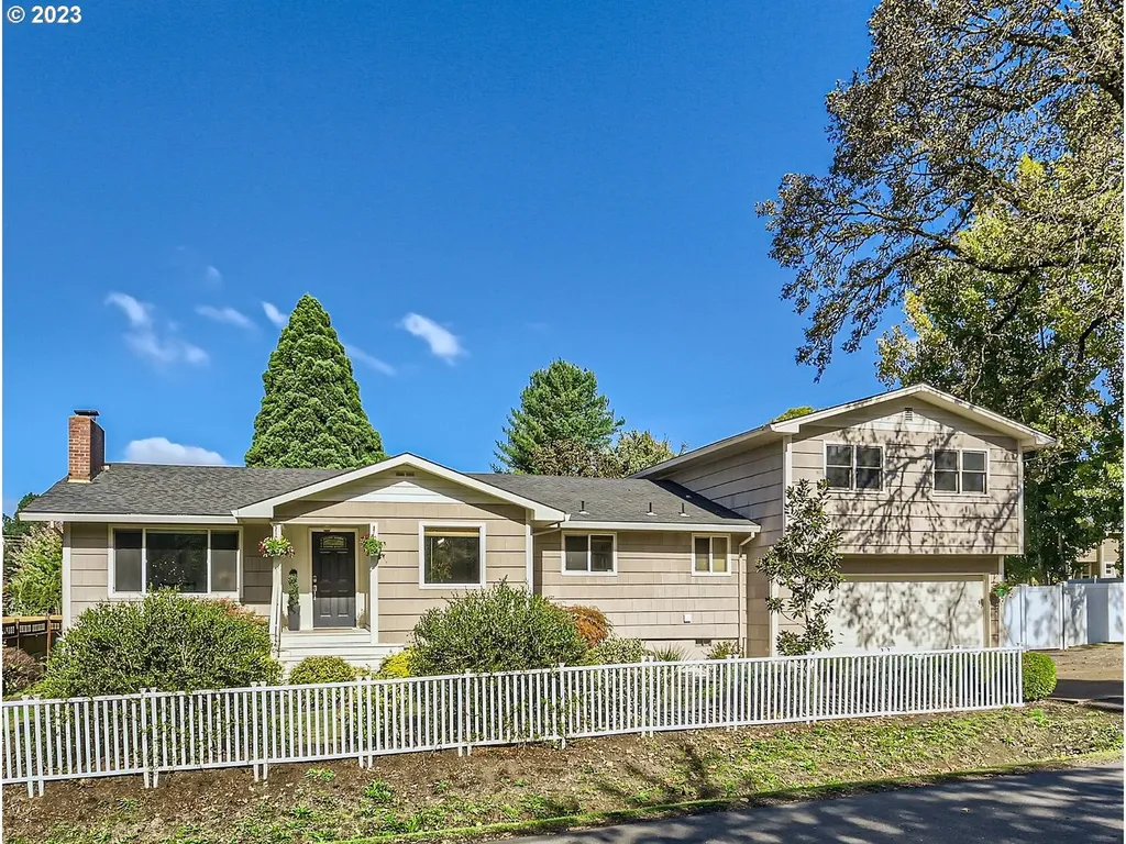 8225 Sw Pine Street Portland OR 97223