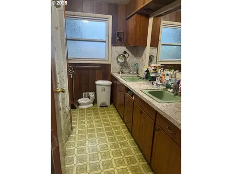933 SE 174th Avenue Portland OR 97233