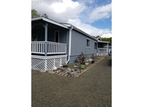 3276 Ne Follett Street Roseburg OR 97470