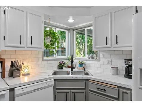 1430 Chase Street Eugene OR 97402