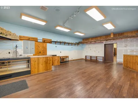 10791 NE Oak Street Donald OR 97020