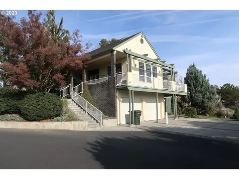 17 Smith Drive Echo OR 97826
