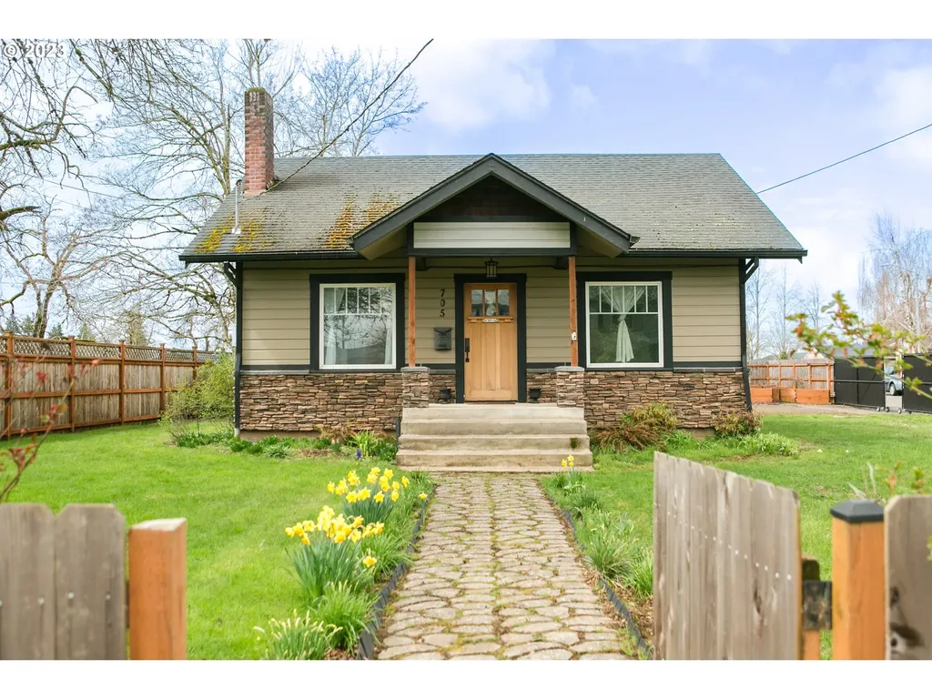 705 S Settlemier Avenue Woodburn OR 97071