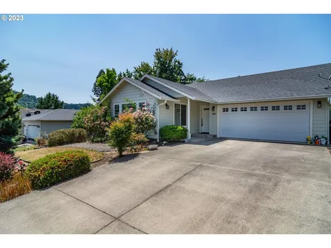 330 Sunnyside Drive Winston OR 97496
