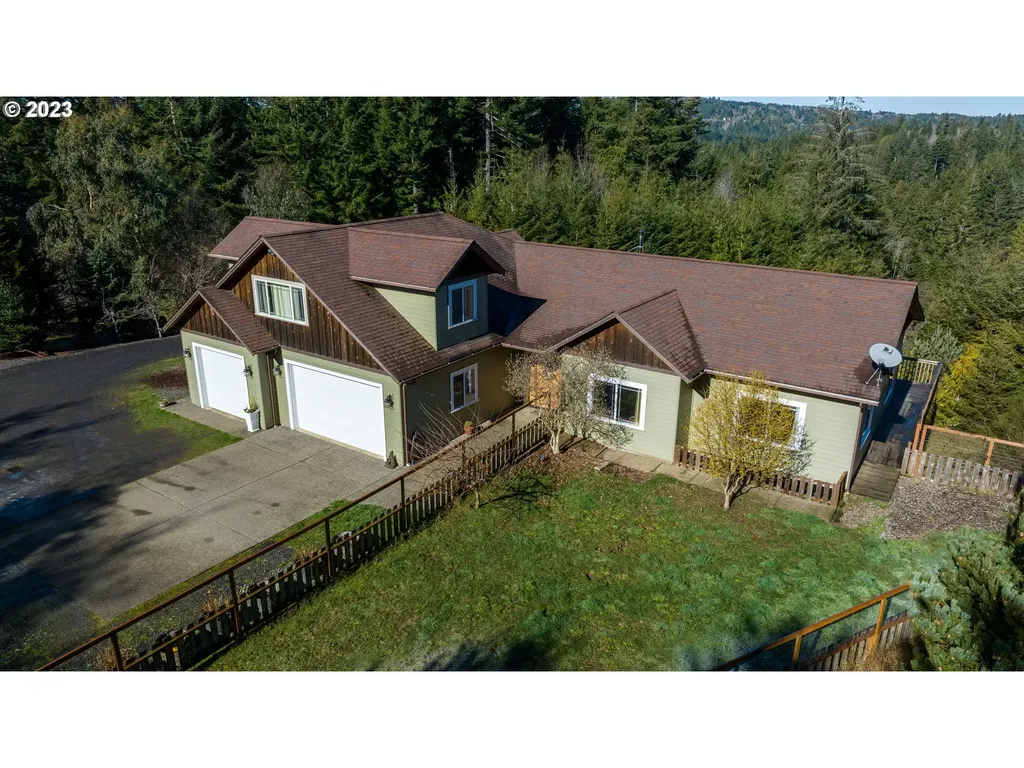 62992 Macgregor Heights Drive Coos Bay OR 97420