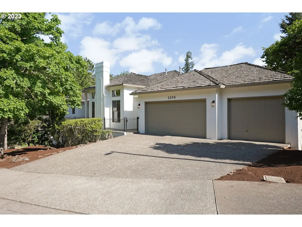 2390 Falcon Drive West Linn OR 97068