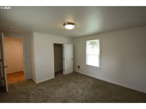 1123 SE 162nd Avenue Portland OR 97233