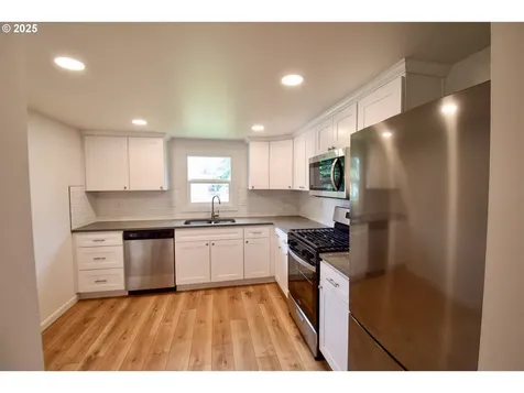 1123 SE 162nd Avenue Portland OR 97233