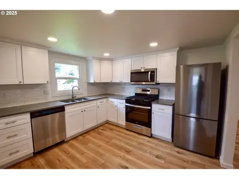 1123 SE 162nd Avenue Portland OR 97233