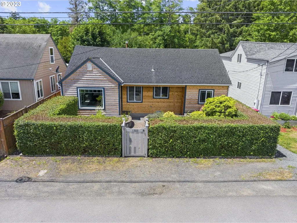 1323 S Main Avenue Warrenton OR 97146