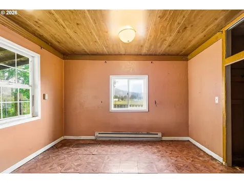 1715 Cascade Drive Lebanon OR 97355